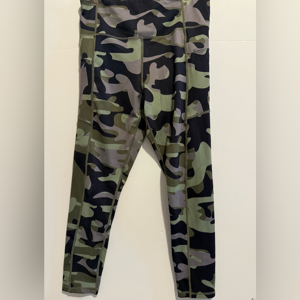 Zyia Active Women Size 6-8 Camo‎ ankle leggings green high waisted